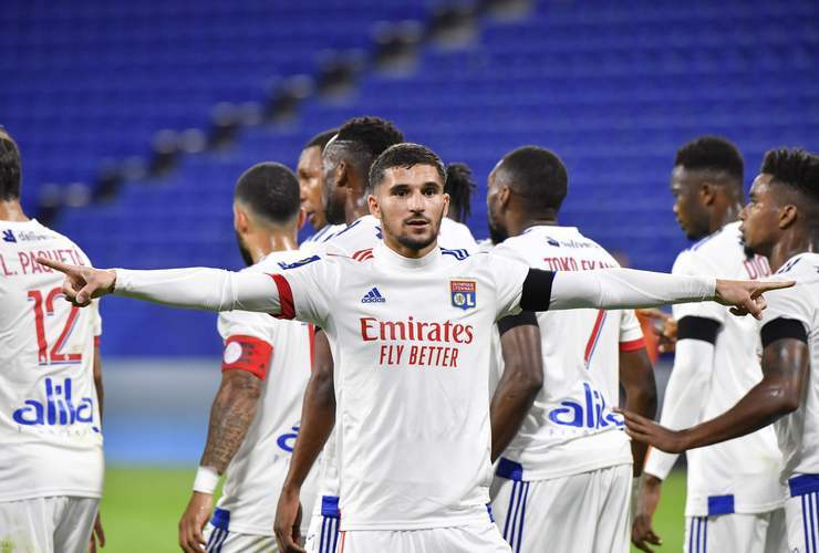 巴塞尔主场强势,维拉欧冠黑马,两队争夺小组前二。